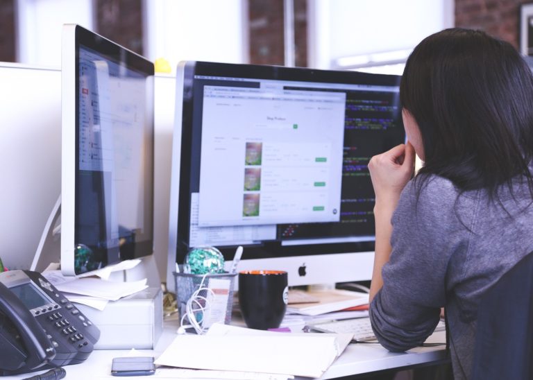 ¿Necesito estudiar la universidad para ser programador?